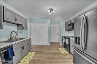 7368 Hazelstone Lane, Leland, NC 28451 — 3-bedroom home in Stoney Creek Plantation, Leland, NC, photo 11 of 33: Kitchen