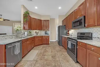 1226 Atrium Way, Leland, NC 28451 — 3-bedroom home in Waterford of the Carolinas, Leland, NC, photo 12 of 61: Kitchen