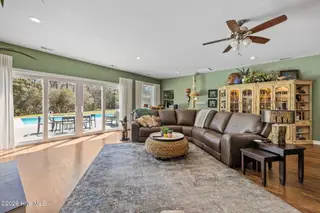 641 Edgewood Avenue, Newport, NC 28570 — 4-bedroom home in Gracelyn Park East, Newport, NC, photo 8 of 57: Living Room