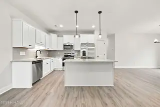 2020 Dartford Drive B, Greenville, NC 27834 – photo 8: 9-web-or-mls-BLS_0014