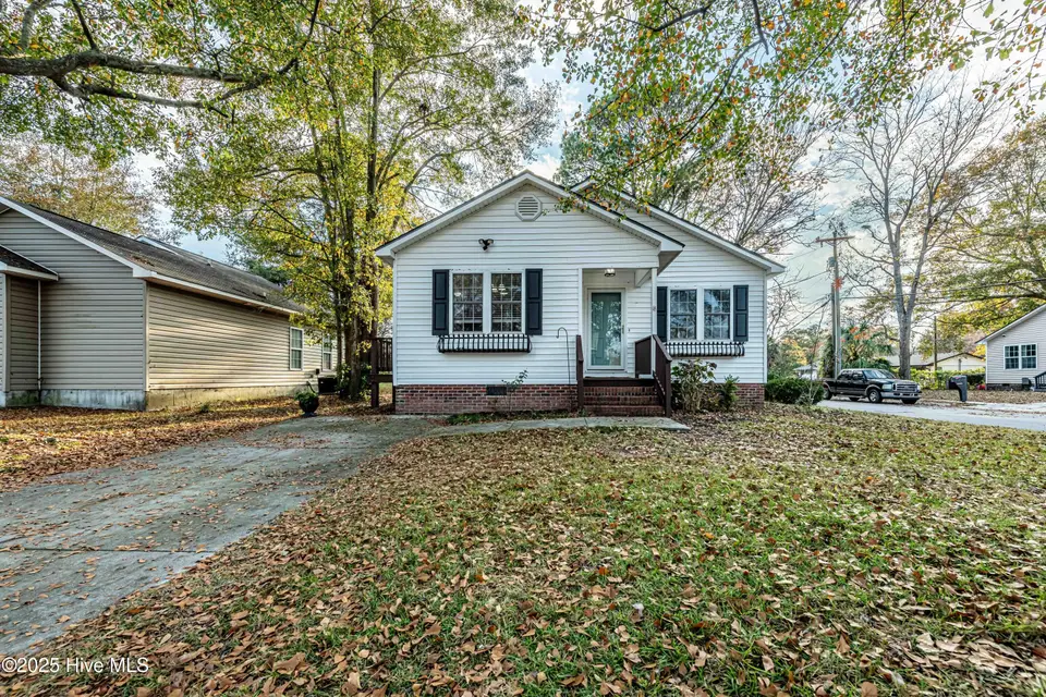 131 Cox Avenue, Jacksonville, NC 28540 — 3-bedroom home in Sabiston Height, Jacksonville, NC, photo 1 of 37: Front