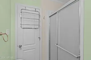 103 24th Street, Emerald Isle, NC 28594 — 4-bedroom townhome in Emerald Isle By The Sea, Emerald Isle, NC, photo 14 of 51: Bathroom