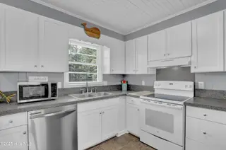 767 E Ocean Road, Holly Ridge, NC 28445 — 3-bedroom home, Holly Ridge, NC, photo 14 of 39: Kitchen