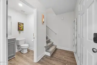 903 Walnut Street, Wilmington, NC 28401 – photo 7: 9_hallway