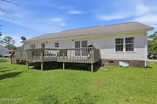 202 Willis Drive, Harkers Island, NC 28531 – photo 7: 9-web-or-mls-202 Willis Dr 009