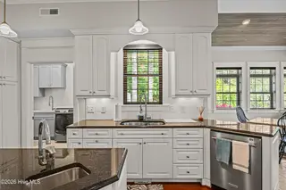 1821 Baywater Court SE, Bolivia, NC 28422 — 3-bedroom home in Winding River Plantation, Bolivia, NC, photo 11 of 69: Kitchen (34)