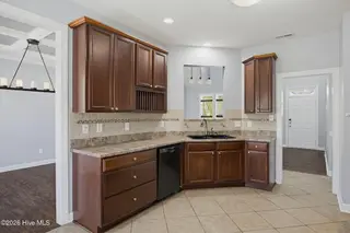 300 Walkens Woods Lane, Jacksonville, NC 28546 — 3-bedroom home in Carolina Forest, Jacksonville, NC, photo 10 of 25: 13-web-or-mls-300 Walkens Woods Ln-13