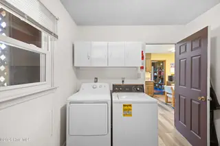 102 Greenbriar Drive, Jacksonville, NC 28546 – photo 18: 18_laundry room