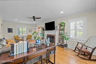 418 Forest Hills Drive, Wilmington, NC 28403 – photo 8: living room