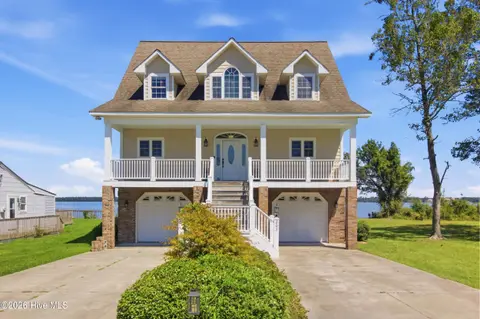 203 Riverside Dr, Sneads Ferry