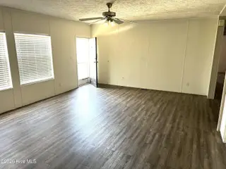 4609 Tammy Lane, Wilson, NC 27893 — 4-bedroom manufactured home in Parkside, Wilson, NC, photo 2 of 15: Living Room