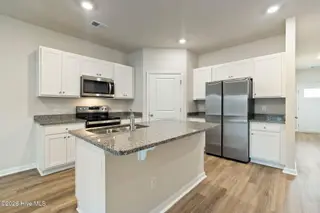 3583 Whaley Way NW, Ash, NC 28420 — 3-bedroom townhome in Brunswick Plantation, Ash, NC, photo 7 of 34: Kitchen