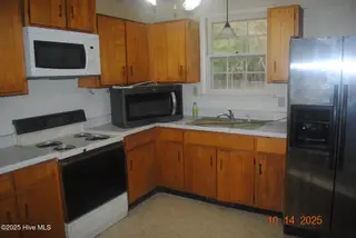 721 Gardenview Drive, Jacksonville, NC 28540 — 3-bedroom home in Northwoods Park, Jacksonville, NC, photo 8 of 15: DSC_0581