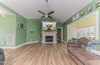 706 Daniel Lindsey Court, Sneads Ferry, NC 28460 — 3-bedroom home in Grantwood, Sneads Ferry, NC, photo 6 of 33: 12LIVING