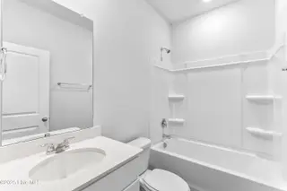 609 S Squires Run Lane, Richlands, NC 28574 – photo 22: Bathroom 2