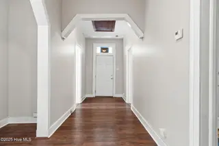 111 Meares Street, Wilmington, NC 28401 – photo 4: Foyer
