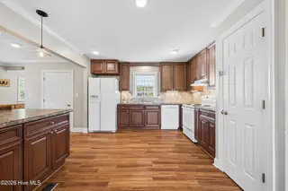 1035 W Saint James Street, Tarboro, NC 27886 – photo 9: Kitchen