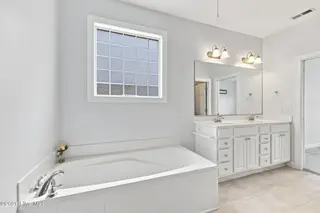 505 Village Green Drive A, Morehead City, NC 28557 – photo 15: Primary bathroom