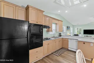 316 NE 52nd Street, Oak Island, NC 28465 – photo 18: 17_kitchen