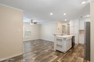 9275 Bonaparte Drive SW, Calabash, NC 28467 — 2-bedroom manufactured home in Bonaparte Retreat, Calabash, NC, photo 10 of 37