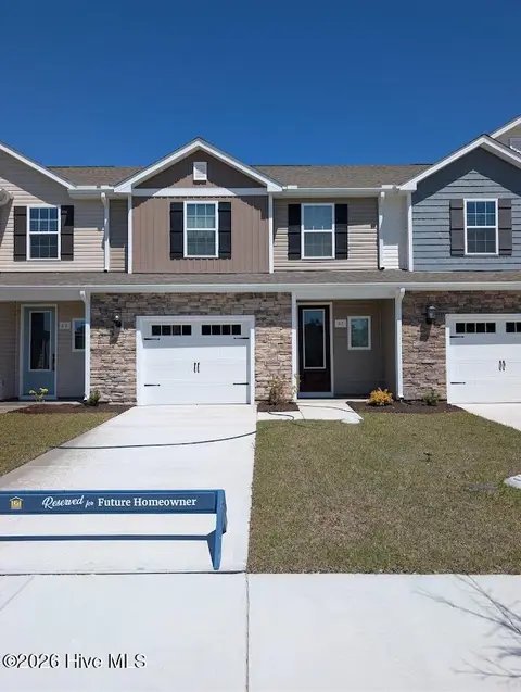 87 Commons View Dr, Hampstead