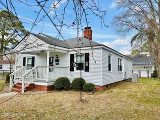 900 Tuscarora Avenue, Elizabeth City, NC 27909 – photo 2: Front of house