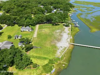 184 2 Lennoxville Point Road, Beaufort, NC 28516 – photo 12: 13-web-or-mls-DJI_20260702113421_0418_D