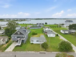 1106 Avery Street, Morehead City, NC 28557 – photo 24: 19-web-or-mls-1106-Avery-St-008_edit