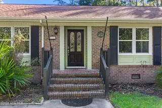 602 Circle Drive, Trent Woods, NC 28562 — 4-bedroom home in Creekwood, Trent Woods, NC, photo 7 of 48: 602 Circle Drive, Trent Woods, NC 28562