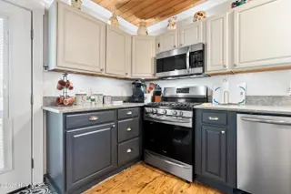 1017 N Lord Street, Southport, NC 28461 – photo 18: kitchen stove