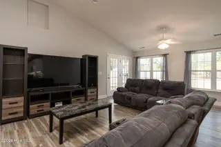 321 Barbara Drive, New Bern, NC 28562 – photo 11: Living Room