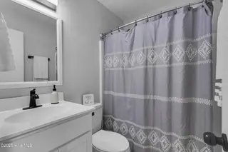 1223 Pelican Drive, New Bern, NC 28560 – photo 12: Shared Full Bathroom in Hallway