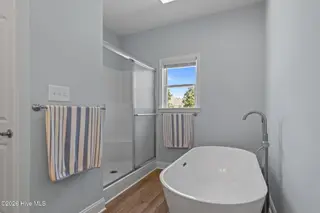 109 Fawn Creek Court, Cedar Point, NC 28584 – photo 16: Primary En-Suite Bathroom