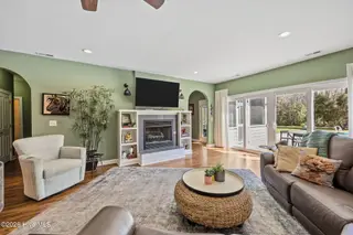 641 Edgewood Avenue, Newport, NC 28570 — 4-bedroom home in Gracelyn Park East, Newport, NC, photo 7 of 57: Living Room