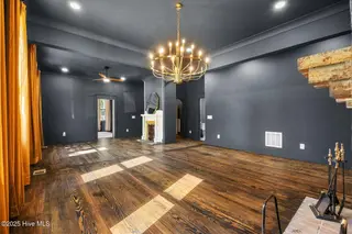 223 S 5th Avenue, Wilmington, NC 28401 — 6-bedroom home in Historic District, Wilmington, NC, photo 15 of 48: Unit A Main Living Area