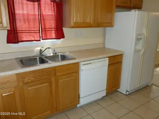 302 Carlisle Court, Jacksonville, NC 28540 – photo 6