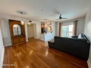 123 Covil Avenue Unit 201, Wilmington, NC 28403 – photo 7: Living Room