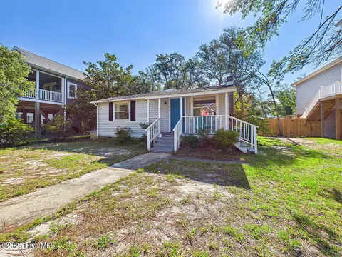 214 NE 64th St, Oak Island