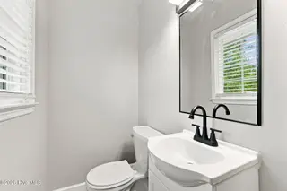 1714 Washington Street, New Bern, NC 28560 – photo 13: Primary ensuite half bathroom