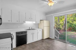 4 Lakeview Court, Calabash, NC 28467 — 2-bedroom home in Carolina Shores, Calabash, NC, photo 11 of 32