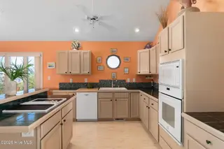 117 Island Quay Court, Atlantic Beach, NC 28512 – photo 7: Open concept kitchen