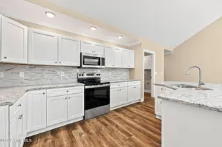 1301 Hunley Court, Winterville, NC 28590 – photo 11: 17-web-or-mls-BLS_0125_edit