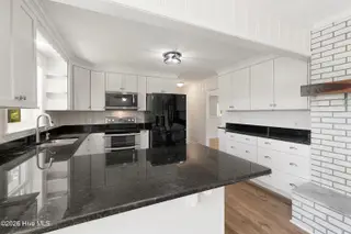 1705 River Drive, Morehead City, NC 28557 – photo 11: Kitchen