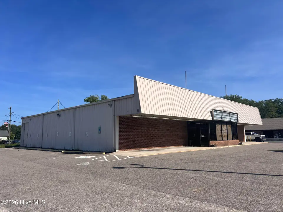 177 N Sycamore Street, Aberdeen, NC 28315 – photo 1 of 23: 1 - 177 N Sycamore St