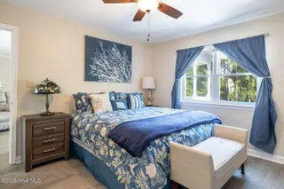 122 Purdie Drive, Emerald Isle, NC 28594 — 3-bedroom home in Oakland Hills, Emerald Isle, NC, photo 9 of 22: Ocean Moon Cottage 022 king