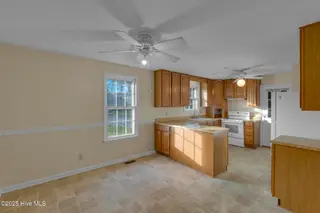 1409 Clifton Road, Jacksonville, NC 28540 – photo 7: IMG_1363