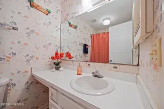 9100 Reed Drive 1108, Emerald Isle, NC 28594 – photo 20: Primary En-Suite Bathroom