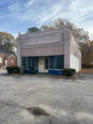 1112 Nash Street N, Wilson, NC 27893 – photo 4: right side 2