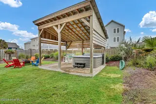 1720 N New River Drive, Surf City, NC 28445 — 5-bedroom home in Old Settlers Beach, Surf City, NC, photo 3 of 44