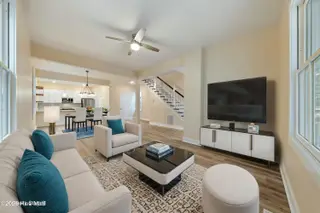 509 S 5th Avenue, Wilmington, NC 28401 – photo 6: Living Room